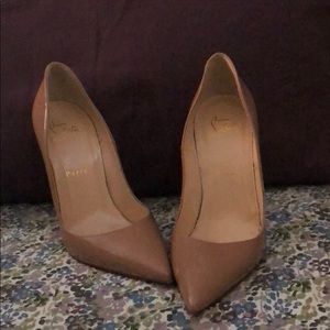 Christian Louboutin So Kate Patent leather pumps